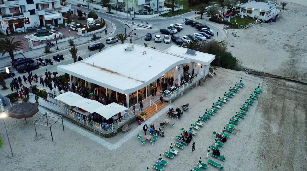 Le Rose Beach & Suites Appartamenti Fronte Mare A Villarosa Martinsicuro Buitenkant foto