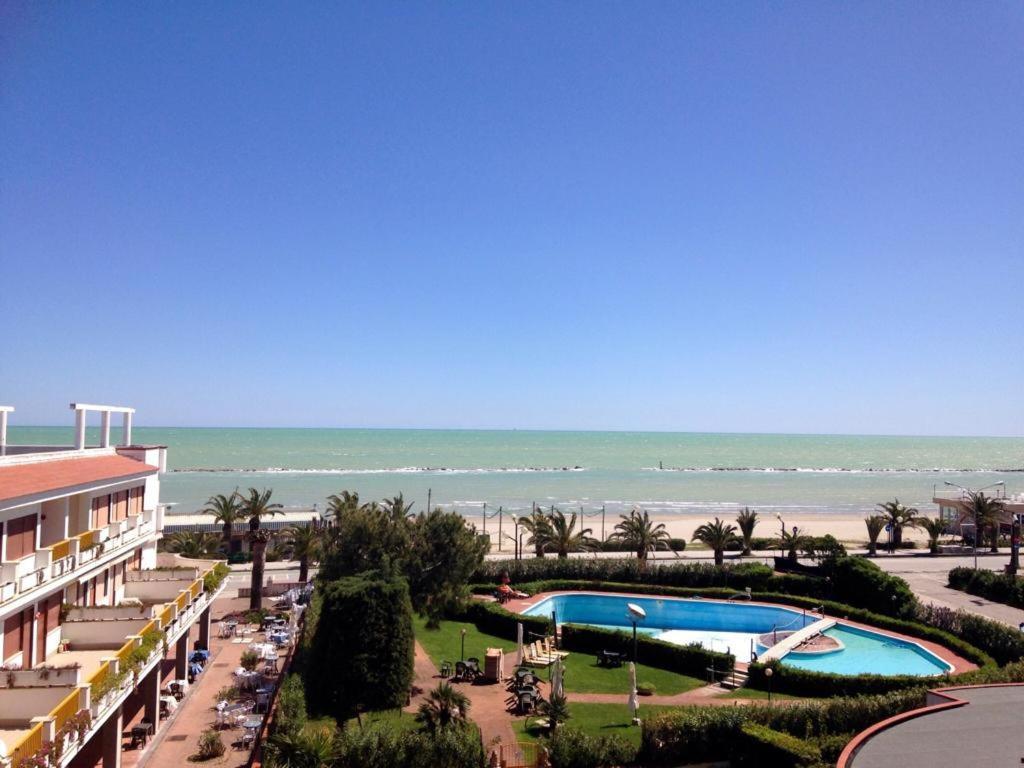 Le Rose Beach & Suites Appartamenti Fronte Mare A Villarosa Martinsicuro Buitenkant foto